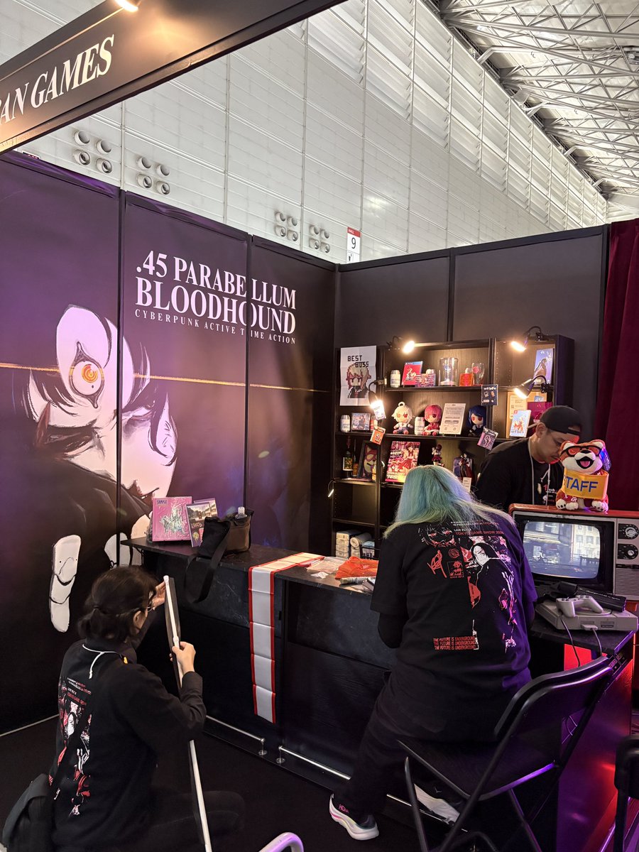 rinoaskyes's tweet photo. 東京ゲームショウにて、@NNoroshiは@SukebanGamesの広報を担当しました。VA11 Hall-Aの大ファンとして、チームをサポートできたことは本当に光栄でした！ブースには何度も足を運んだのですが……今になって、写真を撮ったり『.45PB』をプレイしたりしなかったことに気づきました😭😭 https://t.co/1iCx59Zxcv