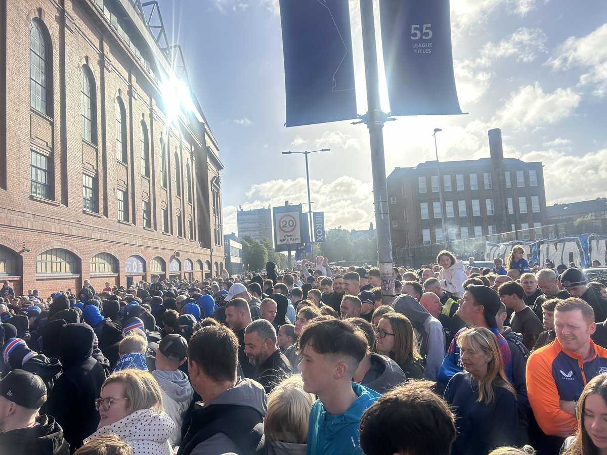 greenockranger's tweet photo. Some turnout https://t.co/YUPwiMO4iw