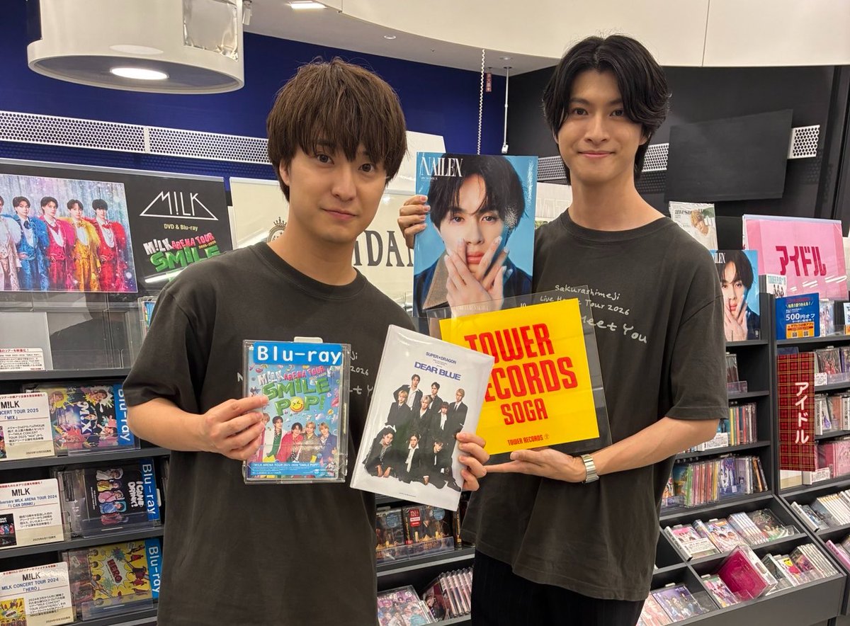 chest6oyattosaa's tweet photo. ・M!LKのBlu-rayとSUPER★DRAGONの写真集を持つ田中雅功
・草川拓弥さん表紙の雑誌を持つ髙田彪我

↑相場は「Sakurashimeji」の何かを持つところ、2人して自分たちのものは何も持たないのSakurashimejiすぎる笑 https://t.co/5S52gD9Zui