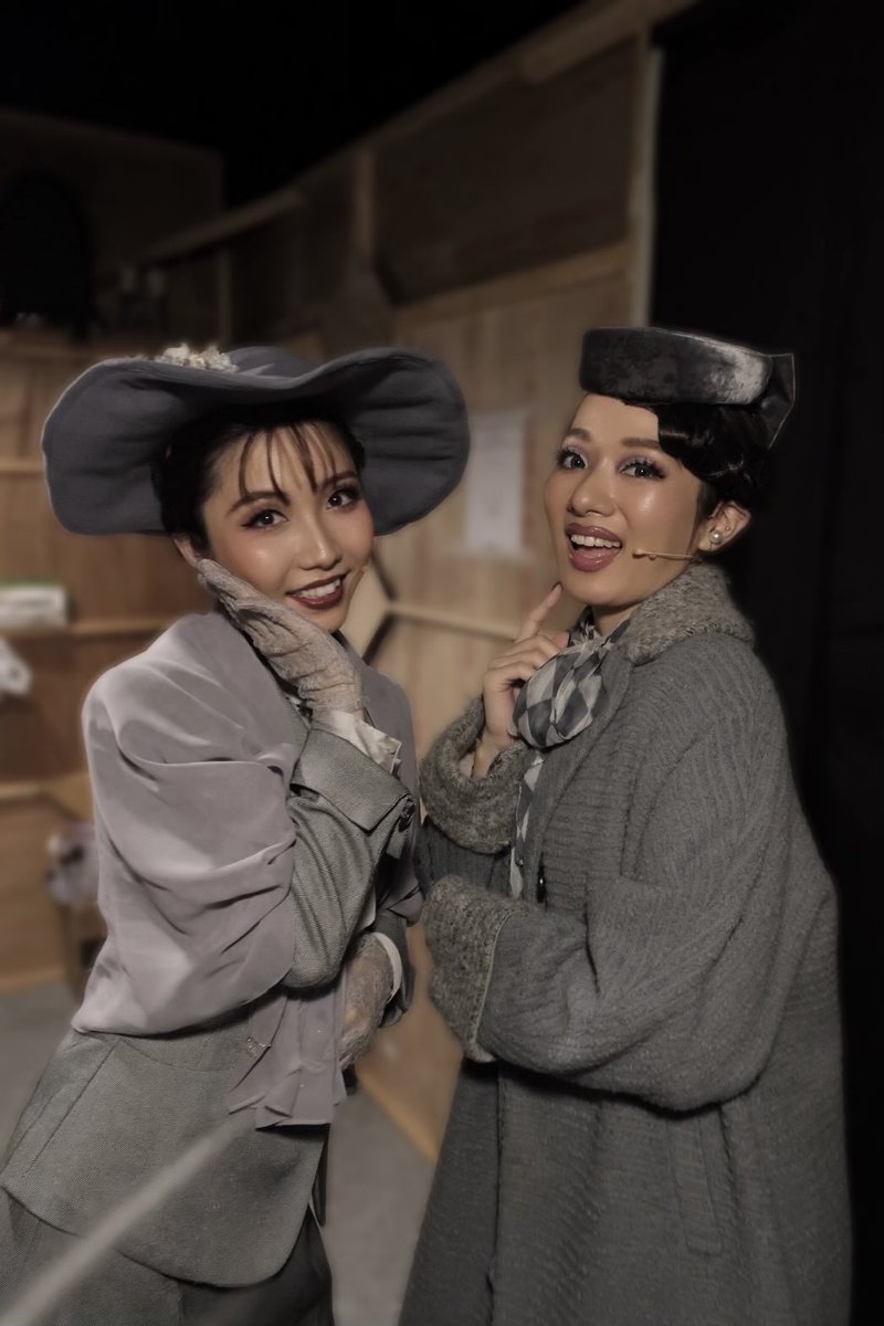 moegi_iizuka's tweet photo. ミュージカル『GHOST』
博多座公演、千穐楽を迎えました。

そして、カール役の鈴木拡樹さんが大千穐楽でした。
陰影のくっきりとした拡樹さんのお芝居からはいつも目が離せなくなります。
袖から見学できて幸せな時間でした。

最後はシアター1010。
あと2回‼︎よろしくお願いします👻🔮

#ゴースト https://t.co/Po23qE146l