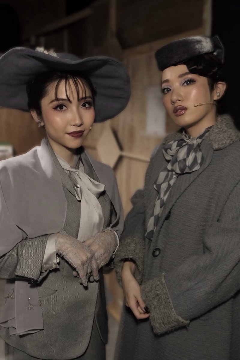 moegi_iizuka's tweet photo. ミュージカル『GHOST』
博多座公演、千穐楽を迎えました。

そして、カール役の鈴木拡樹さんが大千穐楽でした。
陰影のくっきりとした拡樹さんのお芝居からはいつも目が離せなくなります。
袖から見学できて幸せな時間でした。

最後はシアター1010。
あと2回‼︎よろしくお願いします👻🔮

#ゴースト https://t.co/Po23qE146l