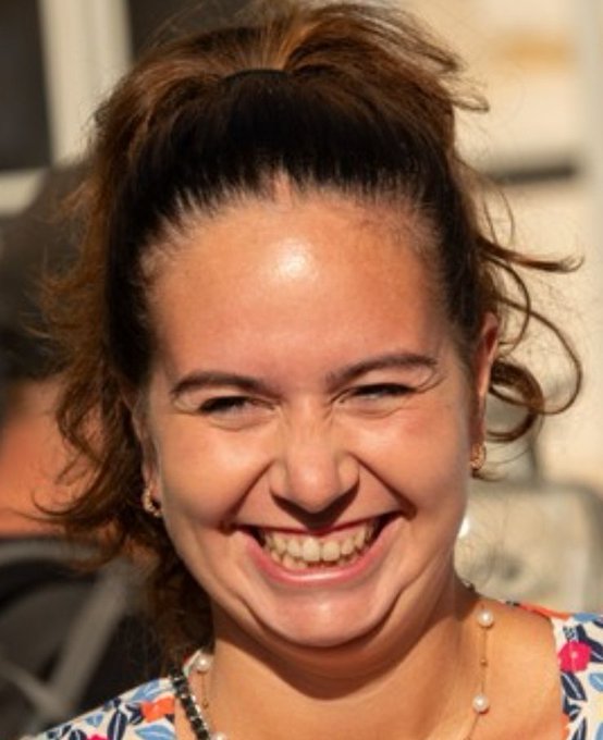 MalikaSorel's tweet photo. @Frede7266 @FranceTV Jalouse ? Moi, je suis mariée avec le même homme, père de mes enfants depuis très longtemps. À notre époque, cela dit beaucoup aussi.
La prochaine fois, parlez politique et non de connerie telle la "jalousie" imaginaire.
👉 Parlons, par ex. de l'AFD dont elle est vice-présidente! https://t.co/bmYLX5h705