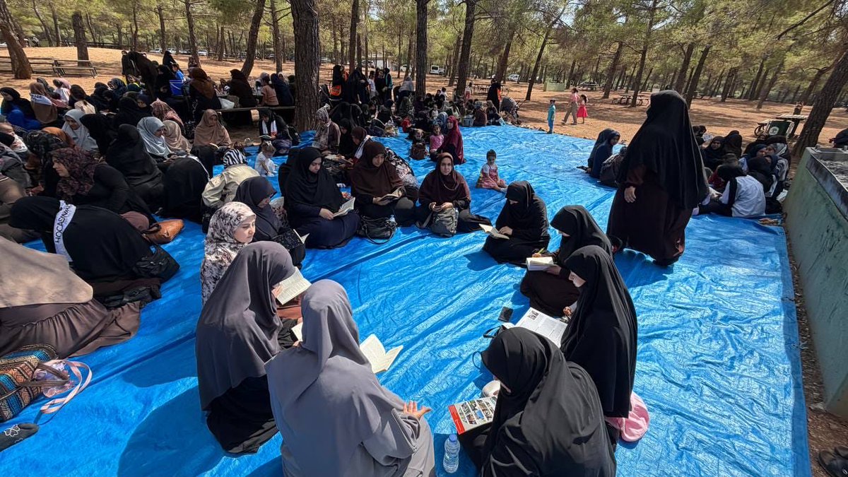 FurkanDerGzntp's tweet photo. Alparslan Kuytul Hocaefendi Semra Kuytul Hocahanım ve Furkan gönüllüsü kardeşlerimizin özgürlüklerinden mahrum bırakıldığı bu süreçte, okumanın, düşünmenin ve hakkı dile getirmenin önemine dikkat çekmek amacıyla kitap okuma etkinliğinde bir araya geldik.

Kitaplarımızı okuyor ve yaşanan haksız tutukluluklara karşı sessiz kalmadığımızı gösteriyoruz.

📖 Bir kitap, bir mesaj, bir duruş…

#HocamlaOkuyorum