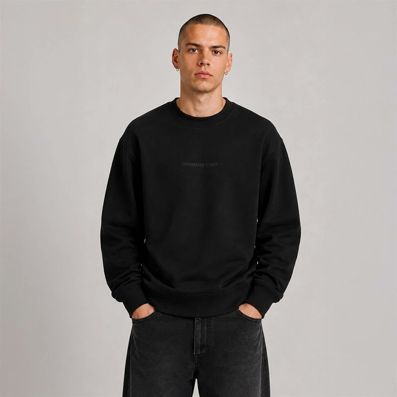 CaminoTV's tweet photo. y'a aussi le hoodie et le crewneck à 10/11€ au lieu de 60€ et ça va jusqu'au 3XL 🫡

hoodie https://t.co/1mMTd1q6O5 11€
crewneck https://t.co/LPYCzamB4L  10€ https://t.co/VFjDVhLCOU