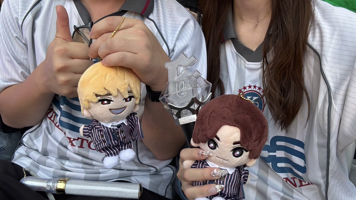 mainichiyadon's tweet photo. 初SixTONES💎
スタジアムツアー初日味スタ！
味スタはホームなので初めてがここで沸いたし、雨降ったけど濡れずに見れたし、なんと言ってもライブしてる6人カッコ良すぎた🥺
本当にいいライブ見てると自然と涙出てくるんだけど、希望の唄の6人ver.良すぎて号泣😭
絶対また行く！！
#首下界隈 https://t.co/Y4EMFCYPmQ