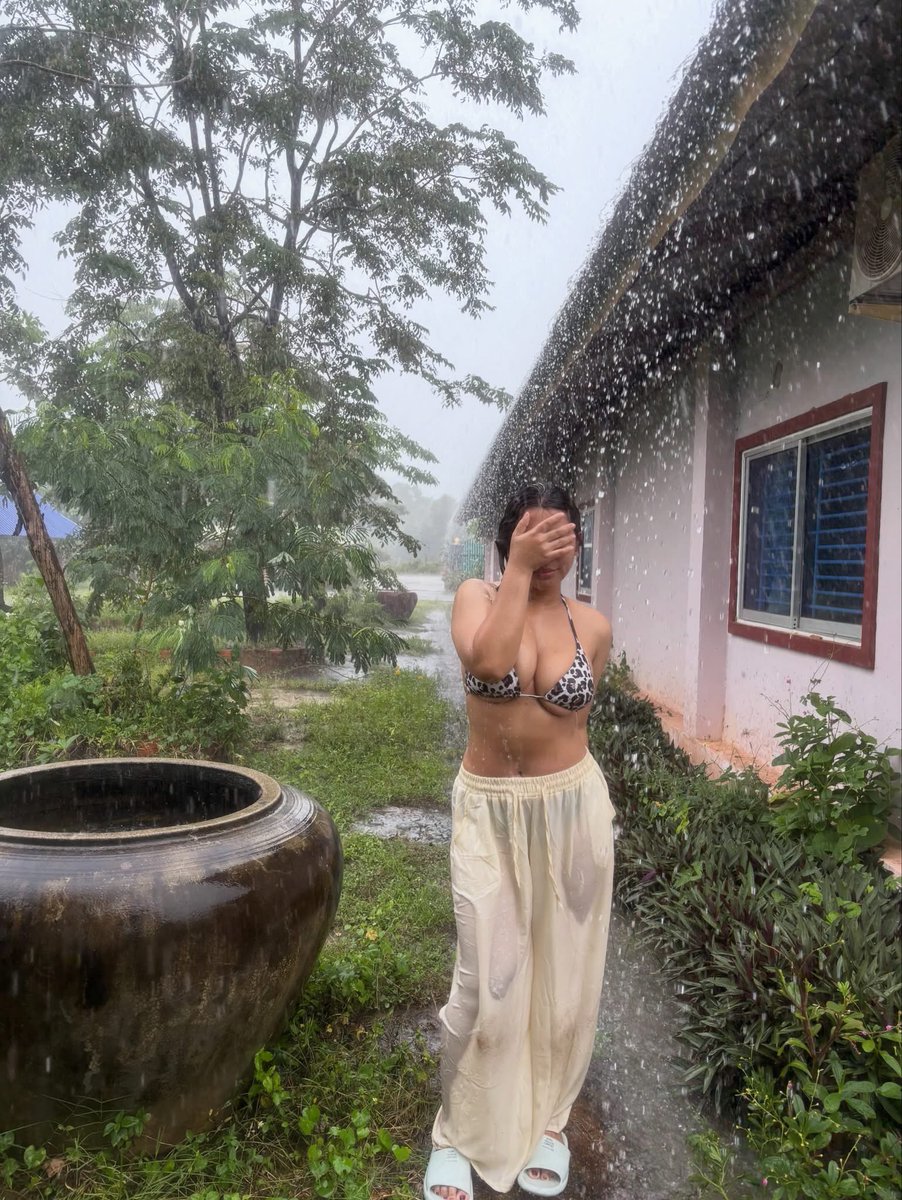 reyreyrey2001's tweet photo. Rain🍃🧚🏼‍♀️ https://t.co/lAtqtUFOQs
