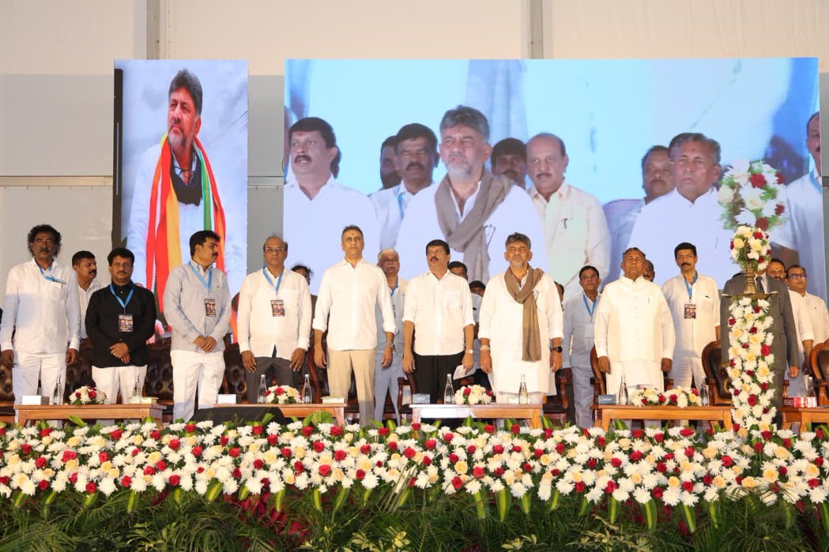 KHMuniyappaklr's tweet photo. ಬೆಂಗಳೂರಿನ ಭೂಪಸಂದ್ರದಲ್ಲಿ ಹೆಬ್ಬಾಳ ವಿಧಾನಸಭಾ ಕ್ಷೇತ್ರದ ಮಲ್ಟಿಸ್ಪೆಷಾಲಿಟಿ ಆಸ್ಪತ್ರೆ ನಿರ್ಮಾಣ ಕಾಮಗಾರಿಯ ಶಂಕುಸ್ಥಾಪನಾ ಕಾರ್ಯಕ್ರಮದಲ್ಲಿ ಮಾನ್ಯ ಮುಖ್ಯಮಂತ್ರಿ ಶ್ರೀ ಡಿ.ಕೆ. ಶಿವಕುಮಾರ್ ಹಾಗೂ ಸಚಿವರೊಂದಿಗೆ ಭಾಗವಹಿಸಿದೆ.

#DKShivakumar #ByrathiSuresh #KHMuniyappa https://t.co/w2geNJBUKI