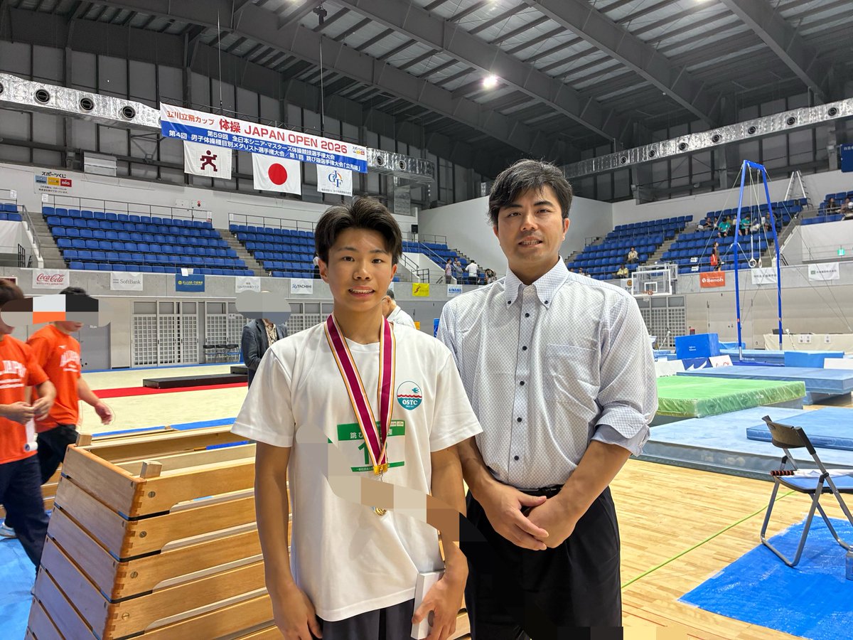 JGFgymnastics's tweet photo. 第1回跳び箱選手権大会「立飛箱」
アリーナ立川立飛

盛り上がっています！

中学生の部・男子🥇は飯野利樹選手（大泉スワロー体育クラブ）

体操競技に打ち込む中学3年生が23段（250cm）に成功して優勝しました

得意種目は跳馬、憧れは内村航平さんと橋本大輝選手

『すごく楽しかった』と笑顔でした https://t.co/mB20J7pus1