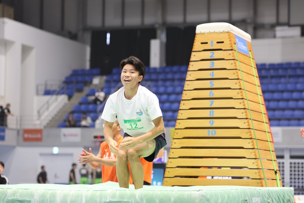 JGFgymnastics's tweet photo. 第1回跳び箱選手権大会「立飛箱」
アリーナ立川立飛

盛り上がっています！

中学生の部・男子🥇は飯野利樹選手（大泉スワロー体育クラブ）

体操競技に打ち込む中学3年生が23段（250cm）に成功して優勝しました

得意種目は跳馬、憧れは内村航平さんと橋本大輝選手

『すごく楽しかった』と笑顔でした https://t.co/mB20J7pus1