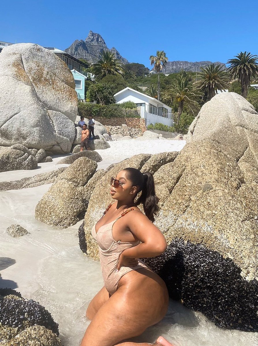 donaldgoines675's tweet photo. Lulu Menziwa went to Cape Town 🥵🥵🥵 https://t.co/zqsNsDSyUm