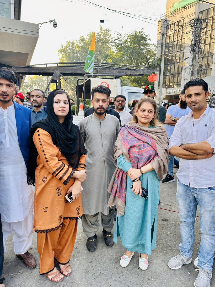 nkhanswati70's tweet photo. جنم دن مبارک ہو جیالی ایم پی اے @SanghaarShazia 🎂
اللہ تعالٰی آپکو لمبی زندگی اور ڈھیر ساری خوشیاں نصیب فرمائے آمین یارب العالمین 🤲
#pppfamily ❤️🇱🇾 https://t.co/uKKLeN70LG