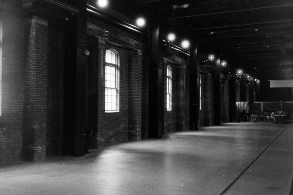 shigeclass's tweet photo. Fragments of a day
舞鶴
Optima 1035
Marix 200
#filmphotography 
#monochrome 
#streetphotography https://t.co/qq1KMLfN2q