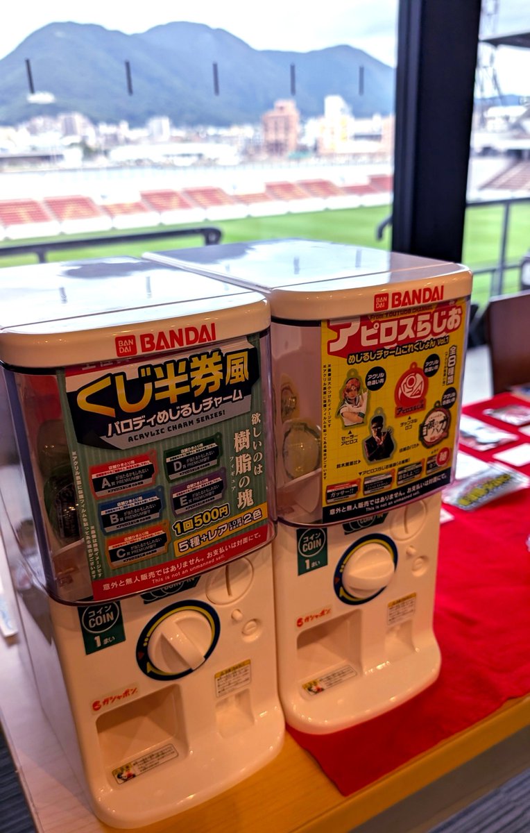 apiapi1989's tweet photo. 本日はみなさまありがとうございました!! ショートの動線案内も好評だったみたいで良かったです😊
ガチャは３セット完売しましたが、まだございます！
明日もよろしくお願い致します。 https://t.co/VyzcH1W8Mr