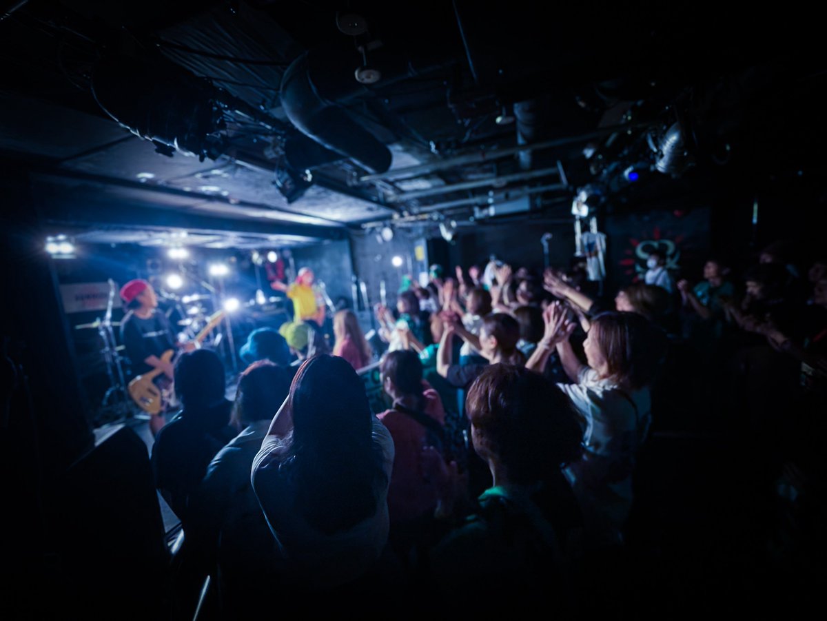 kurukurukerorin's tweet photo. 5年も掛かっちゃったけど、初めての生ライブ✨
楽し過ぎました💕
受付のお姉さんも、バーカンのお姉さんも明るくてとっても優しかったです🥰
#WaitForSunlight
#両国サンライズ https://t.co/BYSVef4ZWL