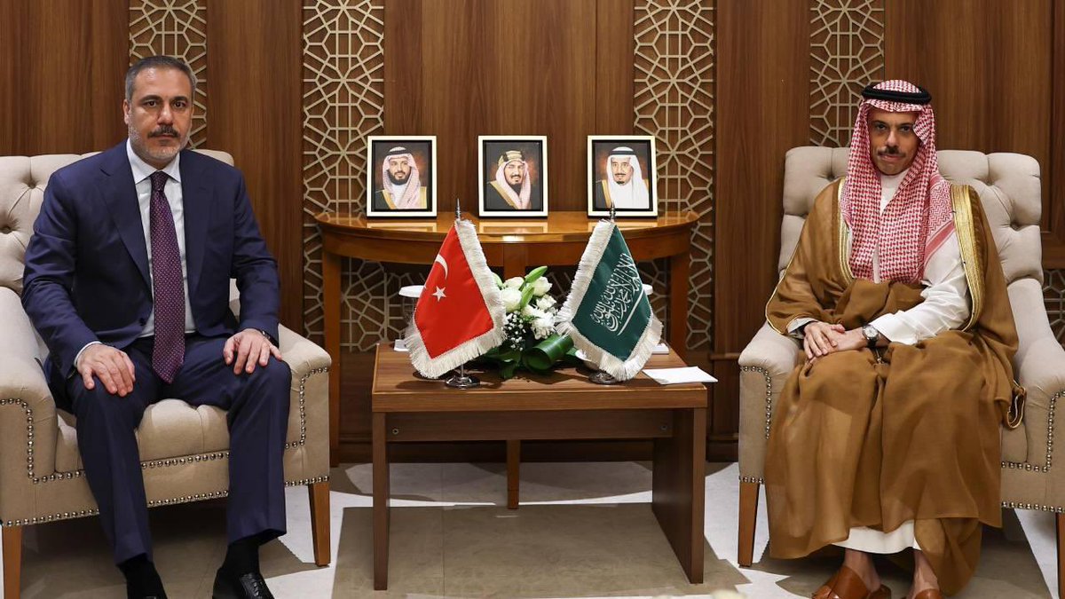 ToplumsalMht170's tweet photo. Hakan Fidan, Türkiye'nin Suudi Arabistan'a askeri destek sağlayabileceğini açıkladı.

“Husilerle ilgili sorun 10 yıldır var.

Suudi Arabistan'a ciddi bir saldırı var ve bizde sözümüzün eriyiz." https://t.co/mXw7Ka2ktQ