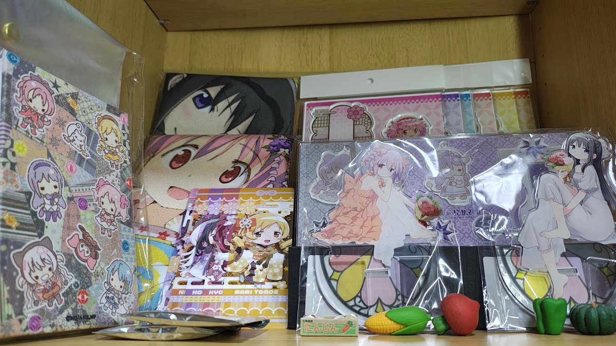 MitsumineStyle's tweet photo. こんかいのせんりひん

ほぼ、まどマギ関係しか買ってねぇや https://t.co/4fA6FXYeqG