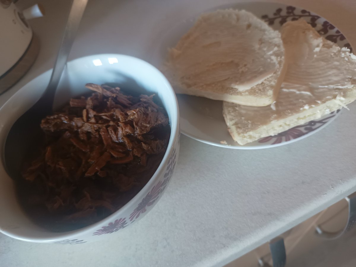 dragontatlisa's tweet photo. @lisalovescheese Mullen breakfast stew 👌🏻😁 #nomnom https://t.co/32ljnoynUa