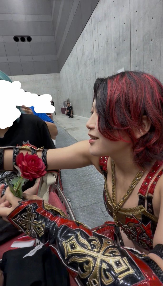 minphappha's tweet photo. お写真撮ってもらって🌹頂いてファンサ頂いて🥹🥹🥹幸せすぎた https://t.co/cPPii0rxr9