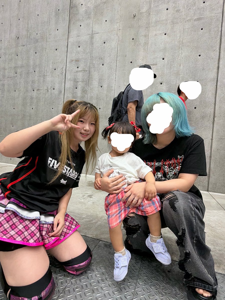 minphappha's tweet photo. お写真撮ってもらって🌹頂いてファンサ頂いて🥹🥹🥹幸せすぎた https://t.co/cPPii0rxr9