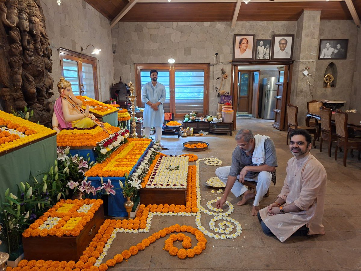 deshpanderahul's tweet photo. नानांच्या घरचा गणपती https://t.co/Jk2FotZUMQ
