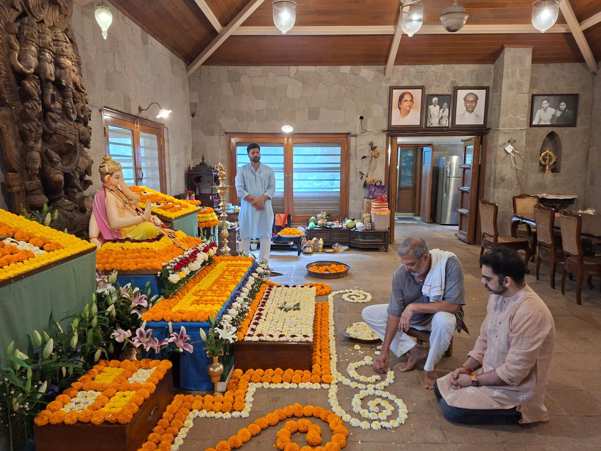 deshpanderahul's tweet photo. नानांच्या घरचा गणपती https://t.co/Jk2FotZUMQ