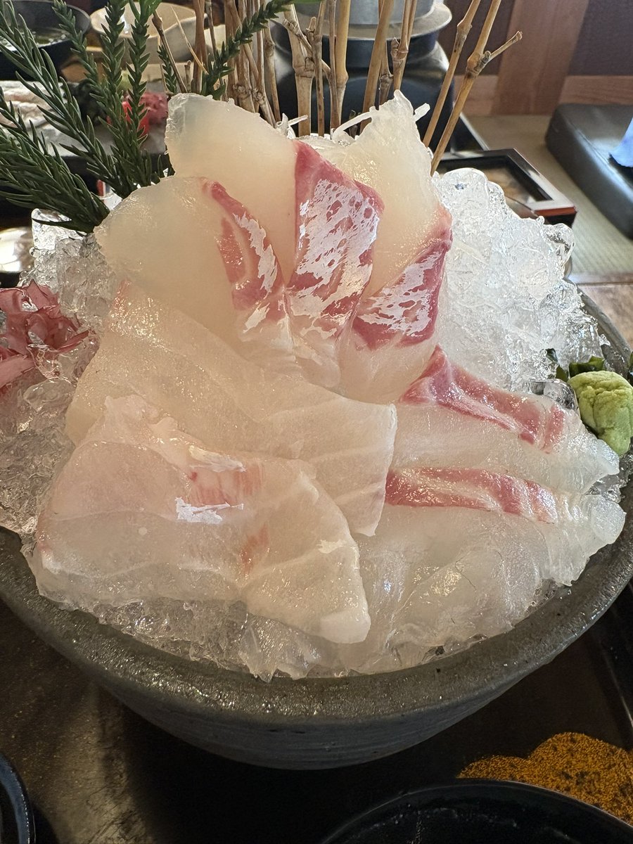 shima_Tblue's tweet photo. 食べたもの記録
鯛
鰹
お洒落パン
お芋のソフト https://t.co/5zUgr8vjZw