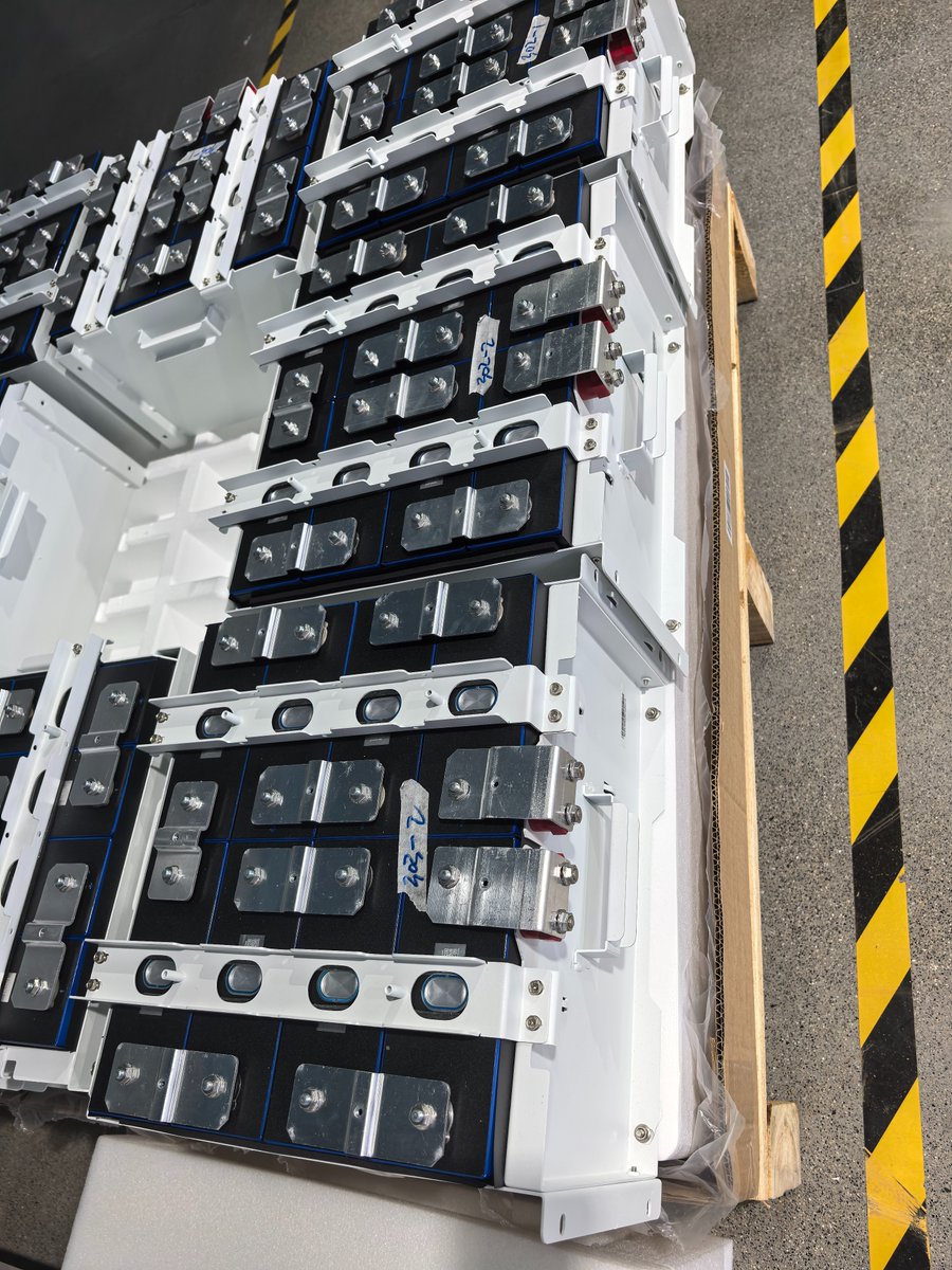 meidusolar's tweet photo. Fresh off the line: 6kW + 16kWh All-In-One Off-Grid ESS ⚡

• 6kW Inverter + 16kWh LiFePO4
 • Mobile plug &amp; play (caster wheels)
 • Smart BMS | 100% burn-in tested

Factory-direct B2B supply &amp; OEM/ODM ready.

#EnergyStorage #OffGridSolar #LiFePO4 https://t.co/ON48nVZPrJ