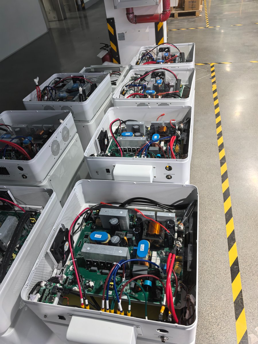 meidusolar's tweet photo. Fresh off the line: 6kW + 16kWh All-In-One Off-Grid ESS ⚡

• 6kW Inverter + 16kWh LiFePO4
 • Mobile plug &amp; play (caster wheels)
 • Smart BMS | 100% burn-in tested

Factory-direct B2B supply &amp; OEM/ODM ready.

#EnergyStorage #OffGridSolar #LiFePO4 https://t.co/ON48nVZPrJ
