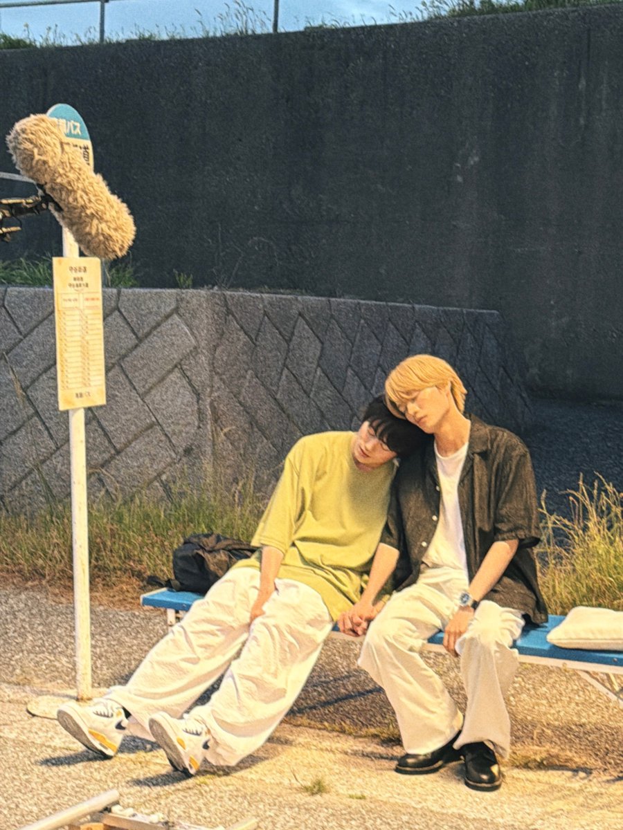 tx_doramanext's tweet photo. 🎬 𝑼-𝑵𝑬𝑿𝑻にて全話独占配信中🌻
〔#君は夏のなか〕

📸︴オフショット

海辺の帰り道、
ベンチで居眠りする渉と千晴をお届け🫧

𝑻𝑽𝒆𝒓にて最新話見逃し配信中🎥
👉🏻https://t.co/NlNuNeuWSc

#奥智哉 #杢代和人
#ドラマ君夏 https://t.co/pdx8JGlwFI