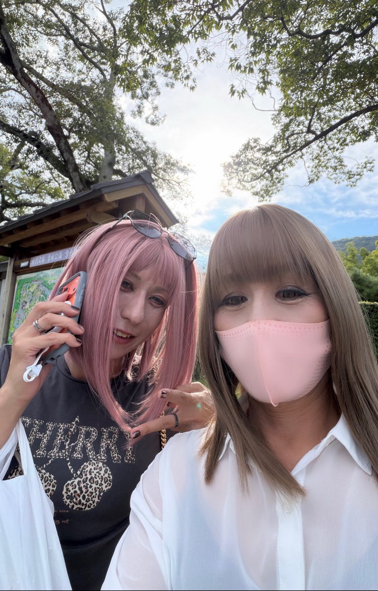 2n6DPTxqyZ6332's tweet photo. 絶倫公園🛝集合で〜めいめいバラバラに行く‼️こんなめちゃくちゃ広い公園🛝で会える訳ないやん💦って思ってたら〜Ｘで見覚えのある後ろ姿🩷99%環ちゃん💕1番☝️先に環ちゃんゲット👈
出会ってすぐパシリ📸💖💕
(*≧︎∀︎≦︎)∩︎〃ｳﾋｬﾋｬ!!!!!❤️ https://t.co/SDDNCv4MQ7