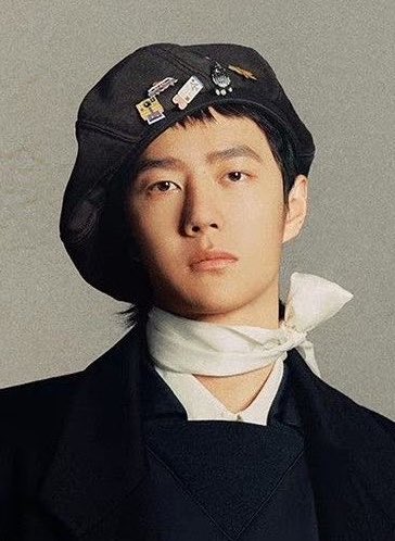 Zhan0Bo's tweet photo. this genre of yibo in his lil berets 🫠 https://t.co/R6wDajoBnl