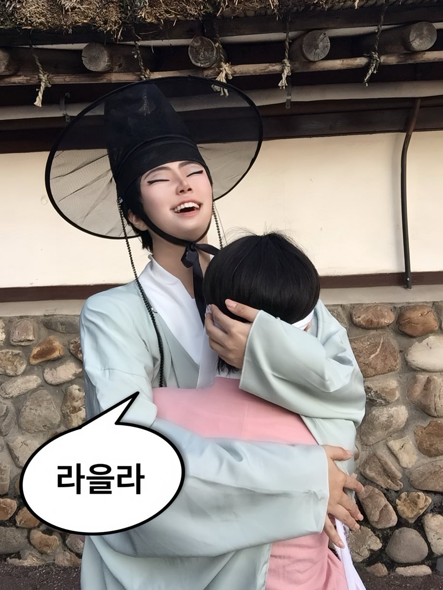 yes_nana_'s tweet photo. 라을라 https://t.co/dYrOpxQ4sc