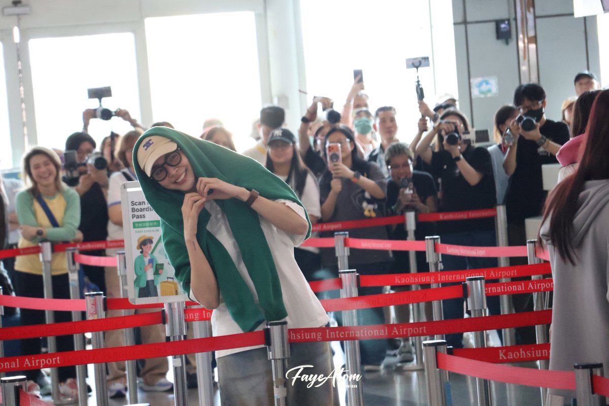 FayeAtomTaiwan's tweet photo. A little heart from P’Faye, sent with love to all of us.💛🌻🥹

#FayeAtomFMinKaohsiung
#FayeAtom #FayePeraya #AtomPariya https://t.co/w8zUlmKXjk