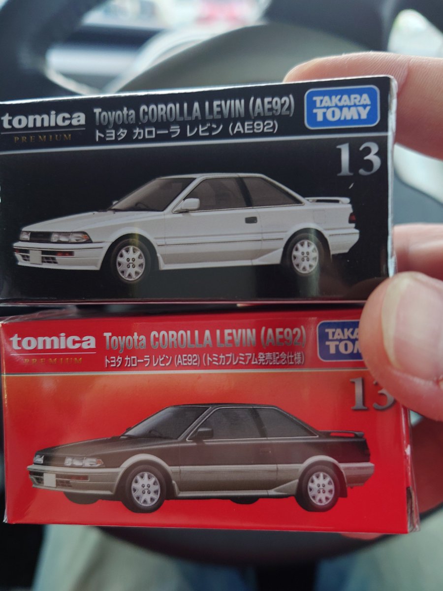 ichibankugi's tweet photo. フィギュア集めにハマる前は車が趣味やったから昨日発売のトミカ買っちゃった🤣トミカと我が愛車🚗
#トミカ #スカイライン #GTR https://t.co/BnuxuVm5Zx