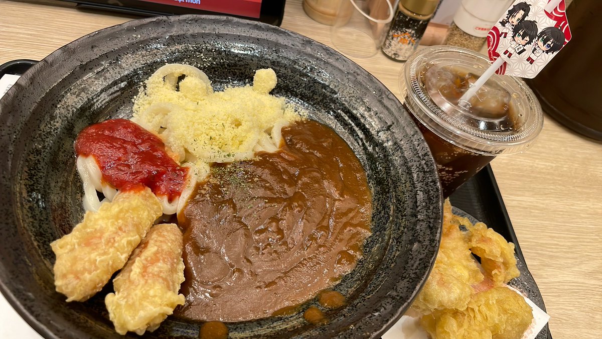 haruki_yokkora's tweet photo. 池袋にラノベを買いに行ったら、ほんと偶然山下本気うどんさんでヒプマイコラボしてた。向かいにバスブロ風の真っ赤な服の方がいましたね、ありがたい。
アニメイトではペルソナの展示！
ホクホクでした(´ｰ｀) https://t.co/Qvph9ol5SK