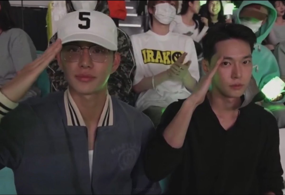 jungwooyy's tweet photo. พลทหารตี๋ทั้งใจ https://t.co/Pls1GzLJoz