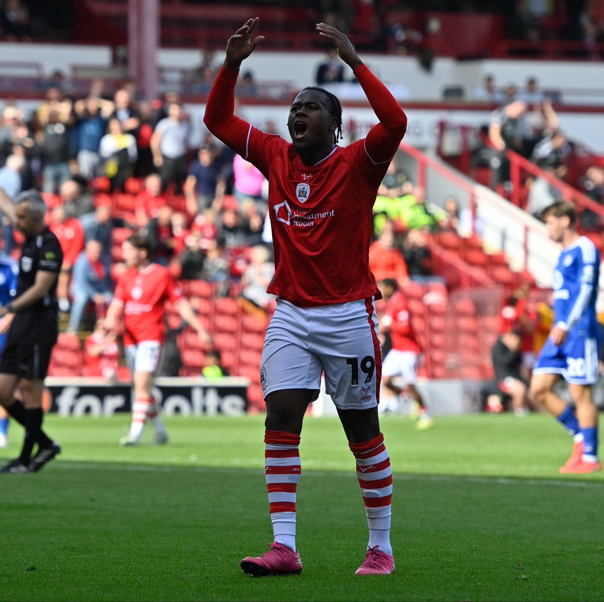 BarnsleyFC's tweet photo. The passion ❤️

Seven goal contributions in the first ten matches in all competitions for Reyes 🤩 https://t.co/ssbVIpIEFs
