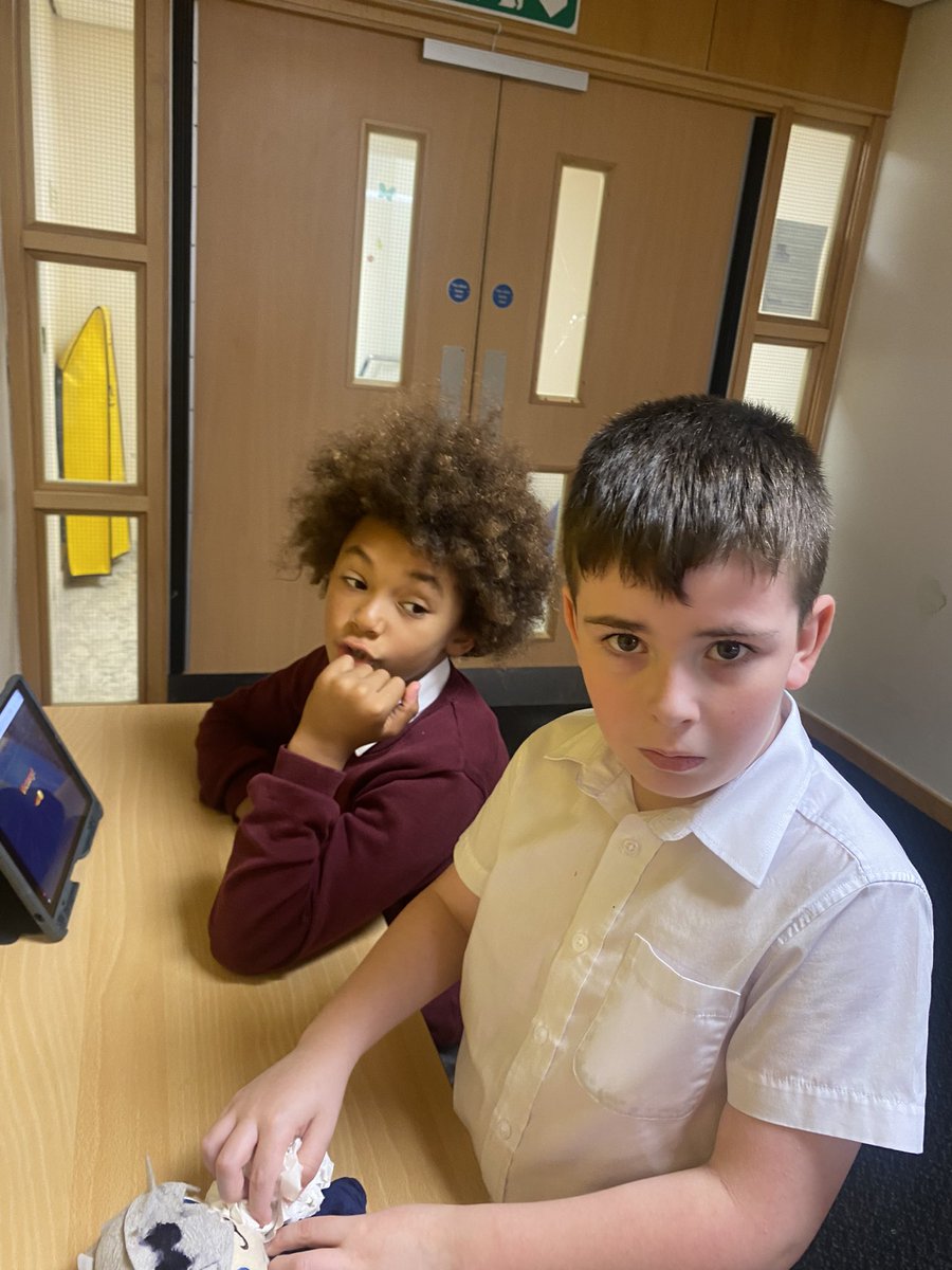 P6_5StMichaels's tweet photo. Fully focused and totally engaged as they carry out additional research for their Expedition Learning projects! 🔎📚✨ So much curiosity, collaboration and fantastic learning happening! 👏🌟#Focus #Collaborating #Communicating #Adapting #DreamBelieveAchieve https://t.co/GFm9kW1uFO
