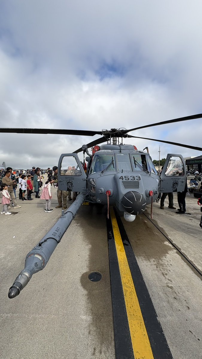 fukami_exe's tweet photo. HH-60くんなかなかイケメンでしたね
他のs70系統と全然顔違う
#三沢基地航空祭　#三沢基地 https://t.co/QelW5QTtHv