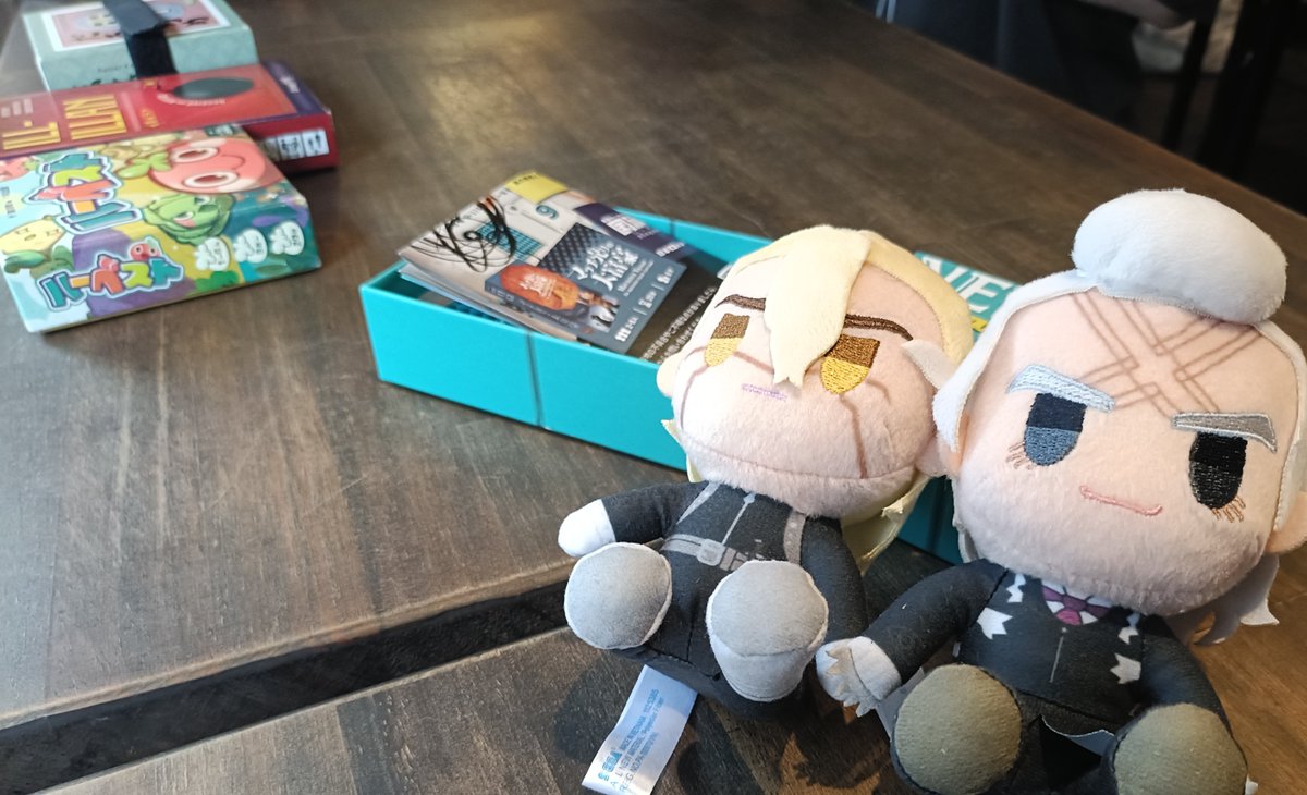 ebi_dcst's tweet photo. ボドゲ会行ってきて初めてコードネームした！
面白かった！
コードネームで「アメリカ」とでてよろこぶ。
ぬいのスタンド欲しいな。 https://t.co/Ps0WmcMlvp