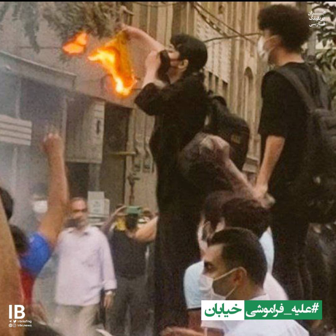 Goftaniha's tweet photo. شجاعت را از دختری یاد بگیریم
که با دستهایش دیکتاتوری را اتش زد...
#نیکا_شاکرمی https://t.co/evQvjqgYrE