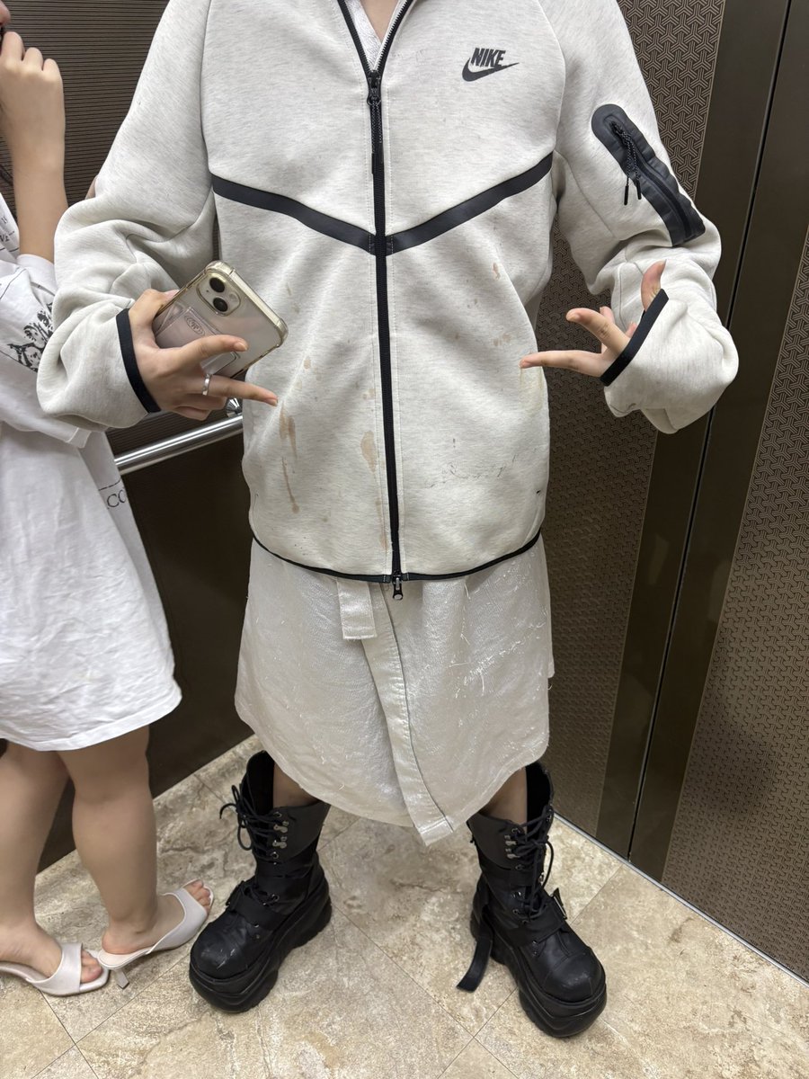 eypyeye's tweet photo. 친구 패션 존나 웃김 ㅋㅋㅋㅋㅋ https://t.co/yXGXtiDMfH