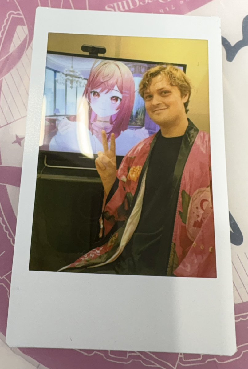 currybread_'s tweet photo. What a whirlwind meeting Ririka! She was so cute and nice it made my year 🥹 一所懸命日本語で愛を伝えた、嬉しい❣️そして投げキスを貰った、天国に行きます😇 thanks to all the cool glossers I chatted with today it was so much fun!! #ReGLOSS3周年おしゃべりフェス https://t.co/i1VyQq3Xxx
