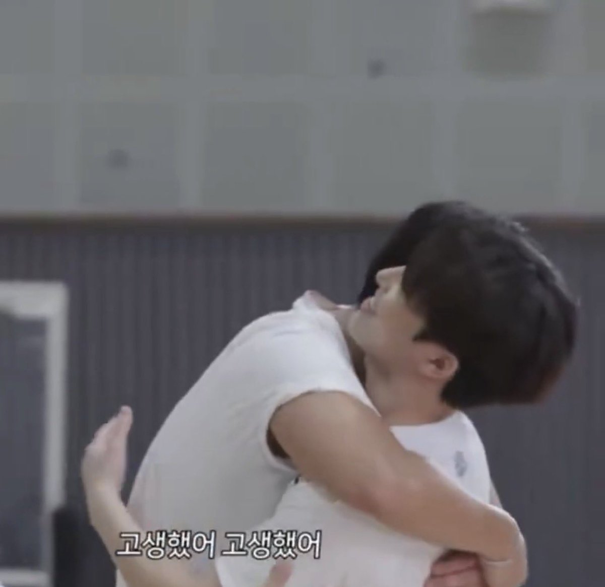 TPPlee's tweet photo. tell me is this not gyuchan https://t.co/Eetii4AmON