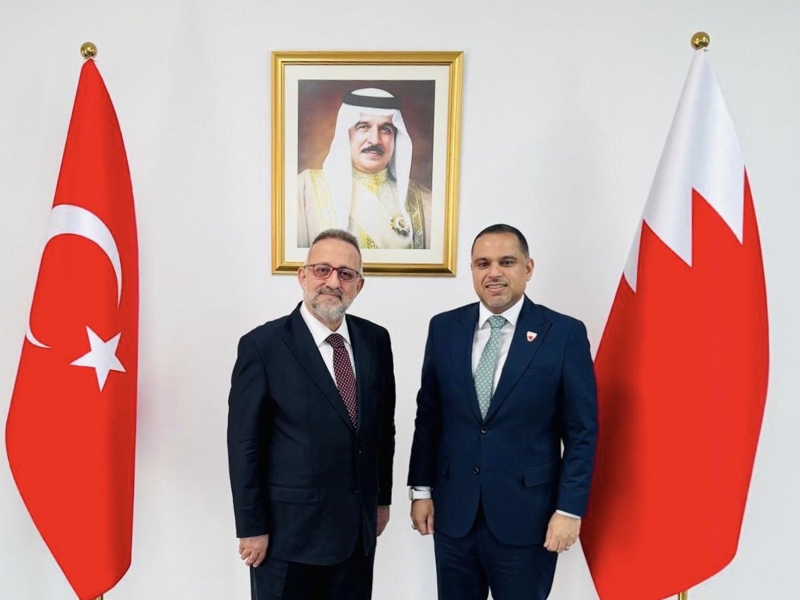 BahrainEmbTR's tweet photo. أستقبل سعادة السفير بسام أحمد مرزوق، سفير مملكة البحرين لدى الجمهورية التركية، سعادة السفير د. نجاتي سنجاقطوتان، سفير جمهورية تركيا المعين لدى مملكة البحرين، بمقر السفارة في العاصمة أنقرة. https://t.co/DgkRoa3XR4