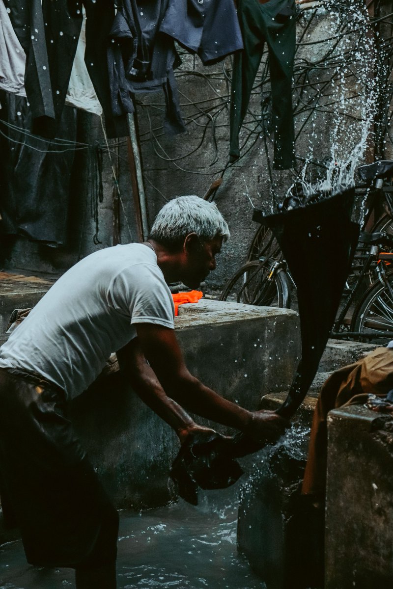 Qadhaffilosophy's tweet photo. Is a man washing a woman’s underwear acts of love or pure submission? Some call it respect and routine partnership, while others see it as crossing a line. Where do you draw the boundary in a relationship? Is this normal routine, or has chivalry gone way too far? Drop your real thoughts below👇👇