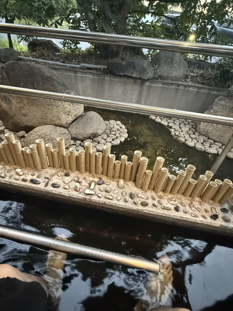 NNKSpecial's tweet photo. 足をお湯に漬けてきた
#nankachanbot https://t.co/3zSaSuYBk8