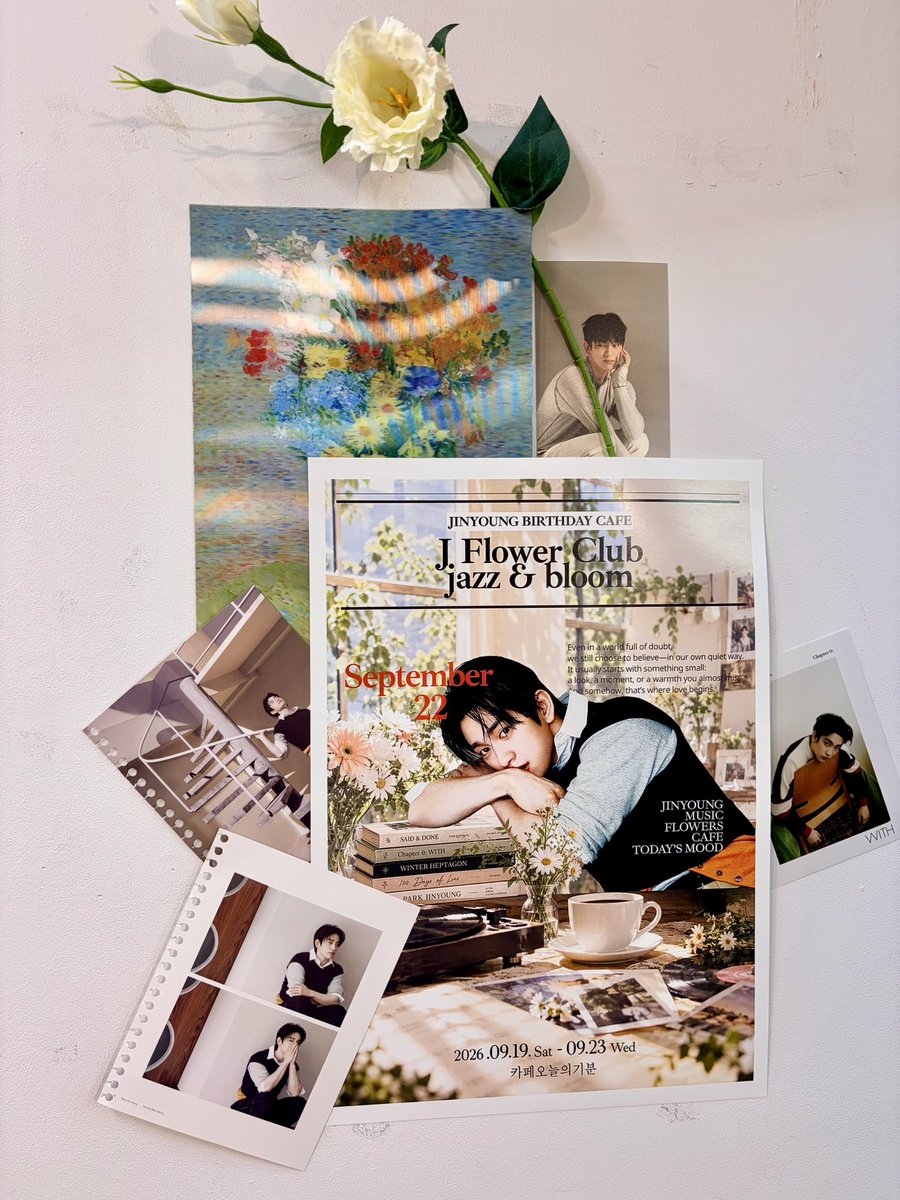 Bellony_p's tweet photo. Lovely Cafe, Pretty Face, Beautiful Song, and Nice scent of Flowers 
🌹🌸💐🌺🌷🌻🌼🪷🪻

ค่าเฟ่น่ารักมากกกก รูปสวย mood ดี ฟังเพลงน้องจินยอง พร้อมกับกลิ่นดอกไม้หอมๆ 🧡

#JFlowerClub #진영생일카페 #신영 #박신영 https://t.co/vm9HMEyqMM
