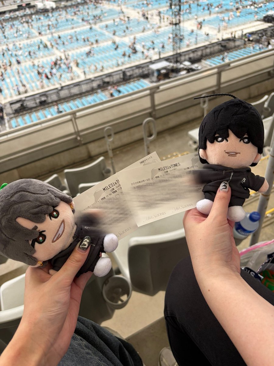dimrnsk's tweet photo. ただいま帰りの新幹線🚄✨
最近の推し���はなぜか台風とご対面しつつ、逃げて帰ってくるパターン😂
肝心なライブはスタンドだったから雨に当たることなく暴れられました🥺
そして、雨に濡れた６人はいつも以上にカッコよくて💋→
#SixTONES
#SixTONES_MILESixTONES 
#味の素スタジアム https://t.co/bodBk9EvW4