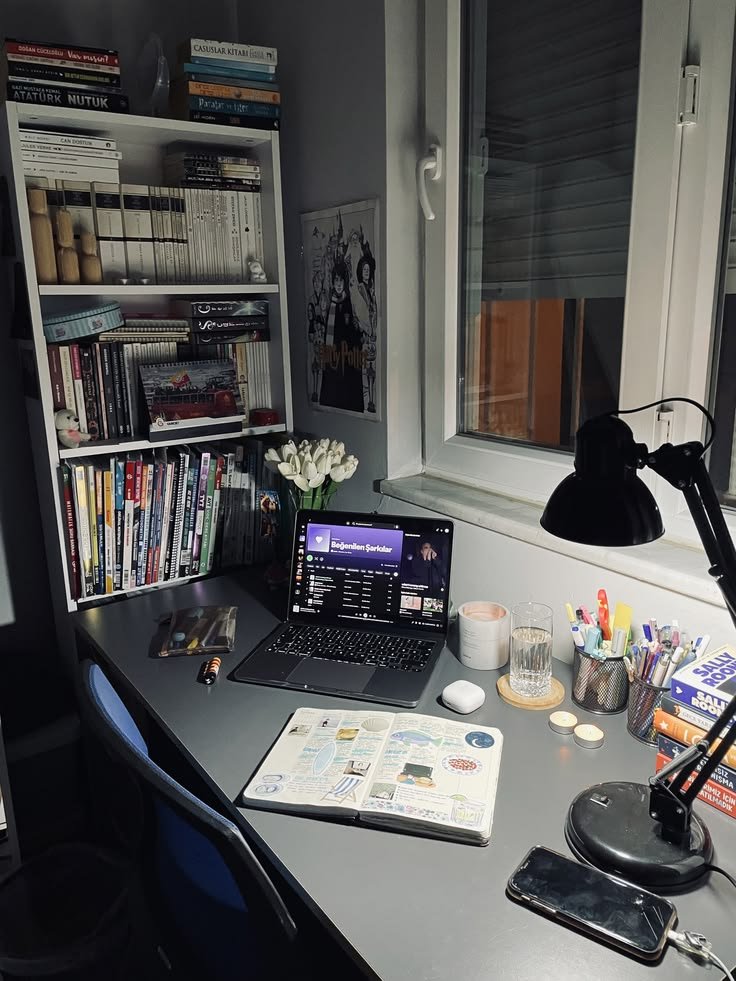 GentlemenLegacy's tweet photo. Build a space that makes you want to sit down, lock in, and get something done. https://t.co/zkK5Qkxzbu